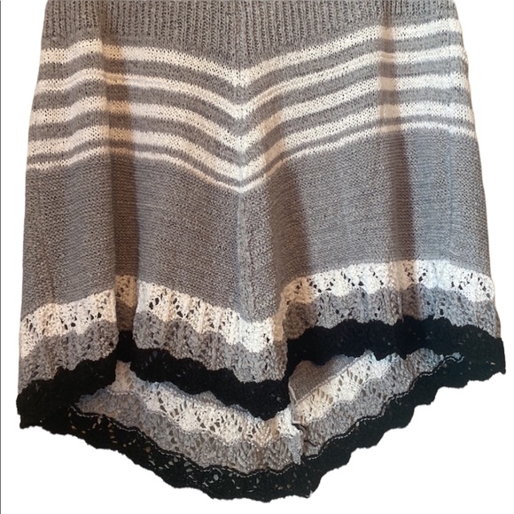 Boho Style Vertigo Gray Knit Poncho Sweater - Picture 7 of 11